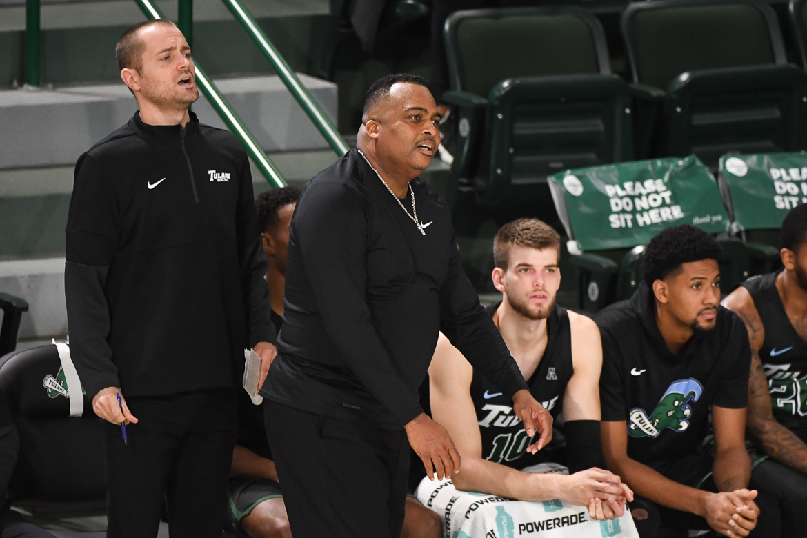 Inconsistent play plagues men’s basketball before shutdown