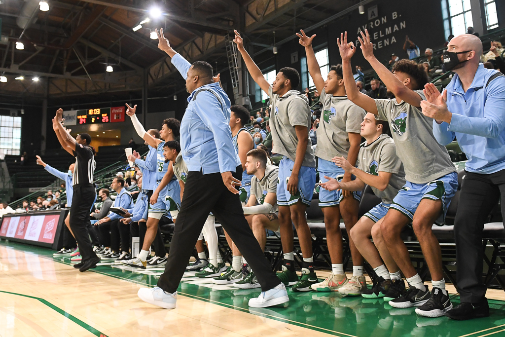 Jalen Cook, men’s basketball start conference play hot