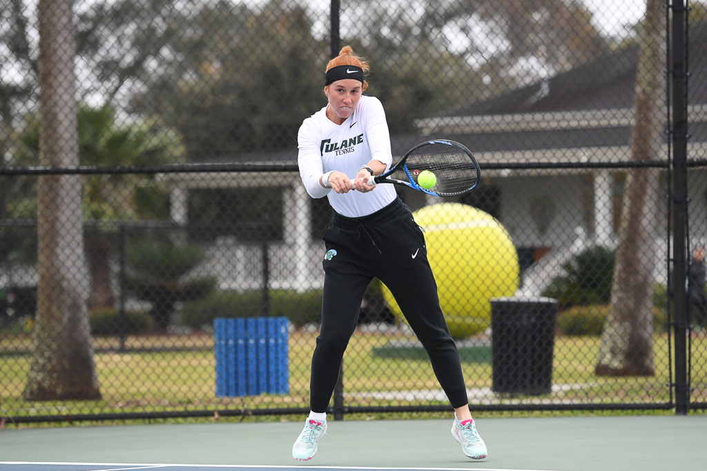 Hot start, cancellations mark beginning of women’s tennis season