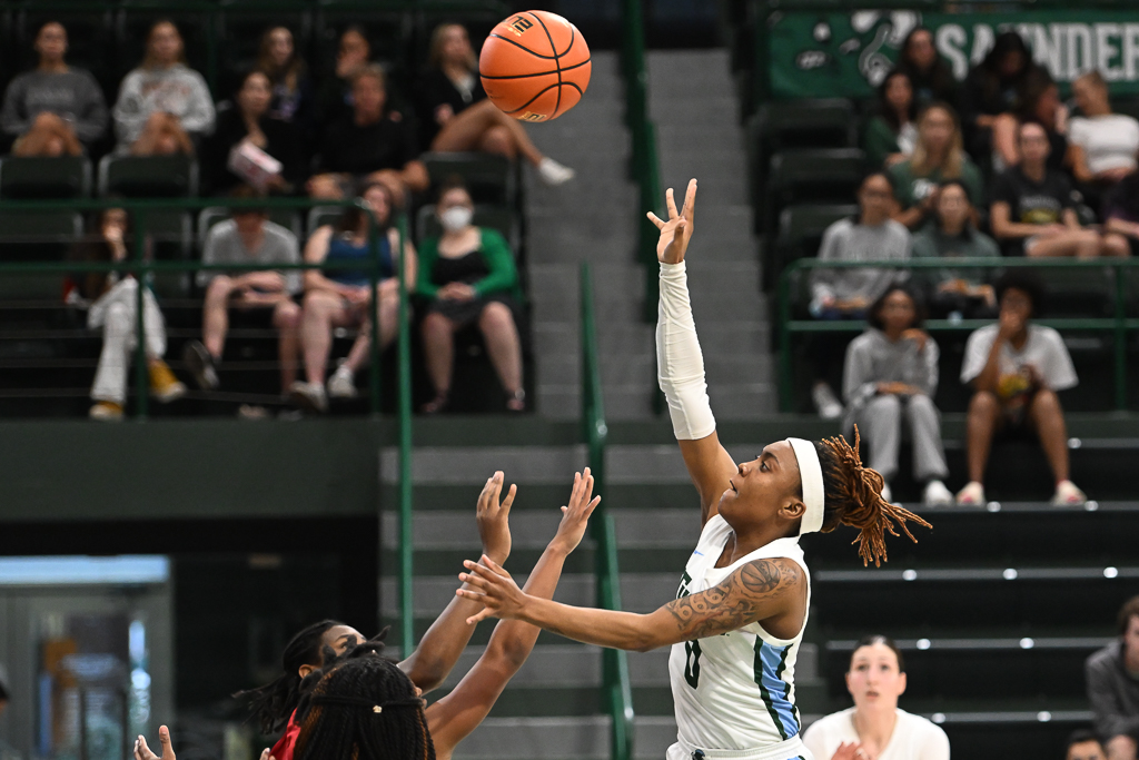 Women’s basketball dominates first round of WNIT Tournament