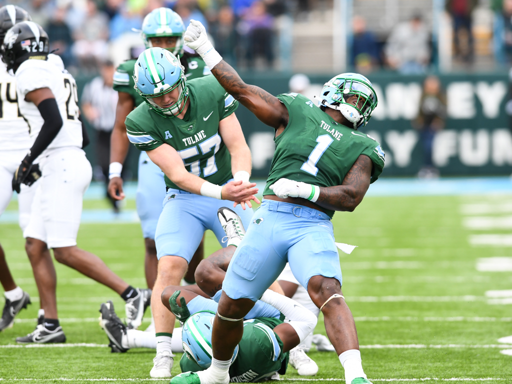 Plumlee, Knights run over Tulane football