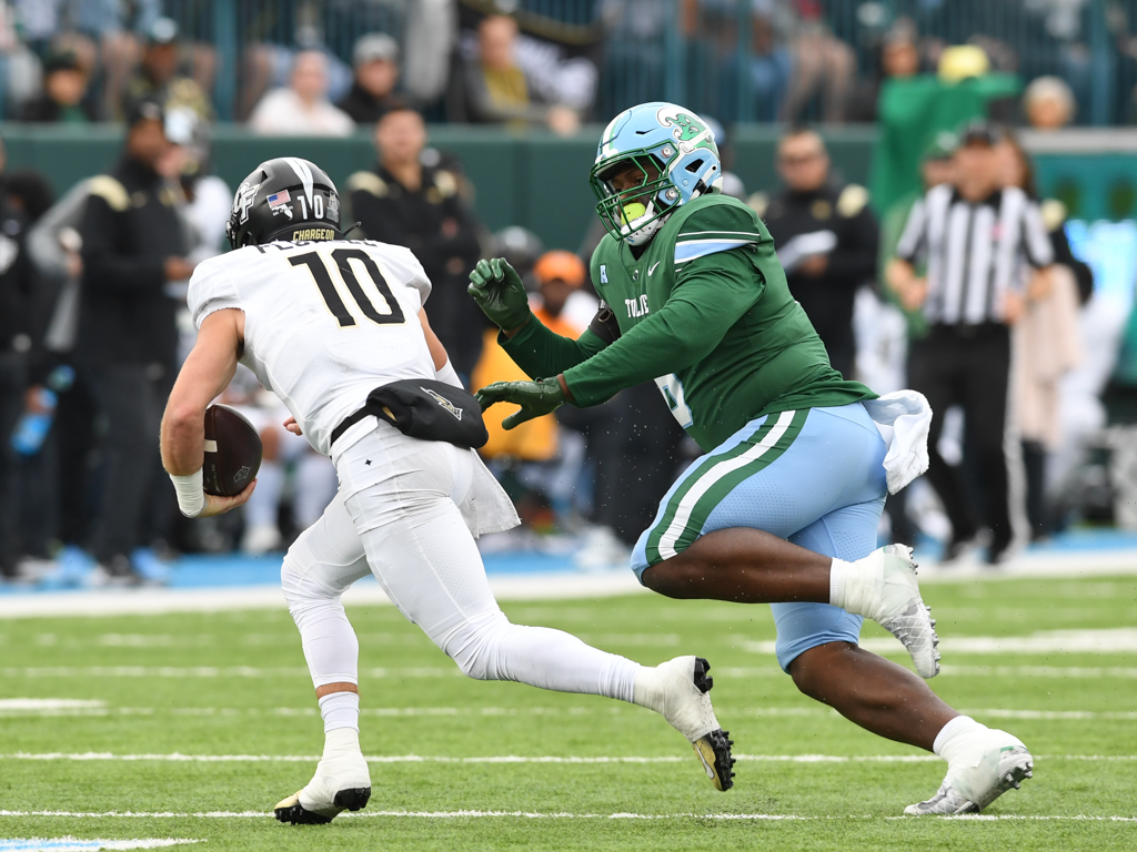 Plumlee, Knights run over Tulane football