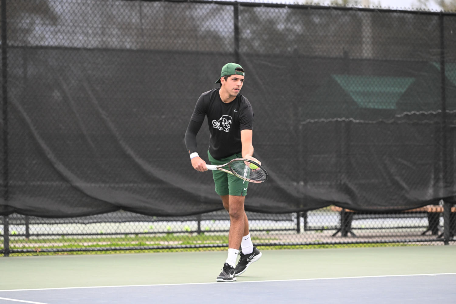 Men’s, women’s tennis go toe-to-toe against tough competition