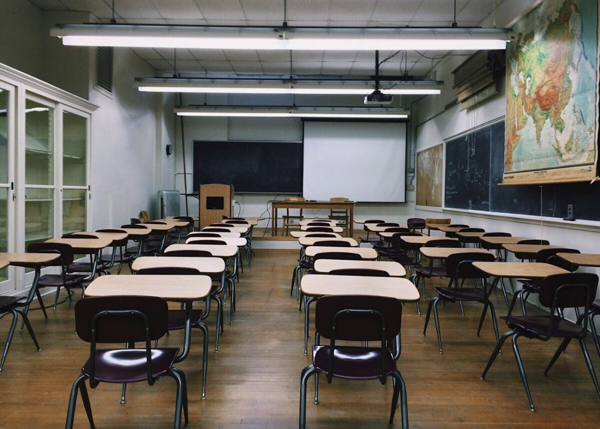 Photo of empty classroom.